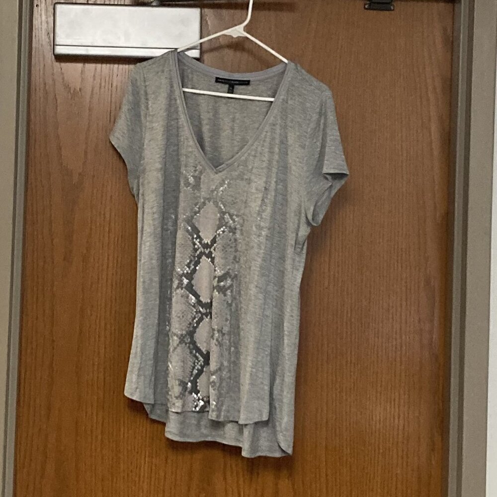 White House Black Market grey snake tee sz XL